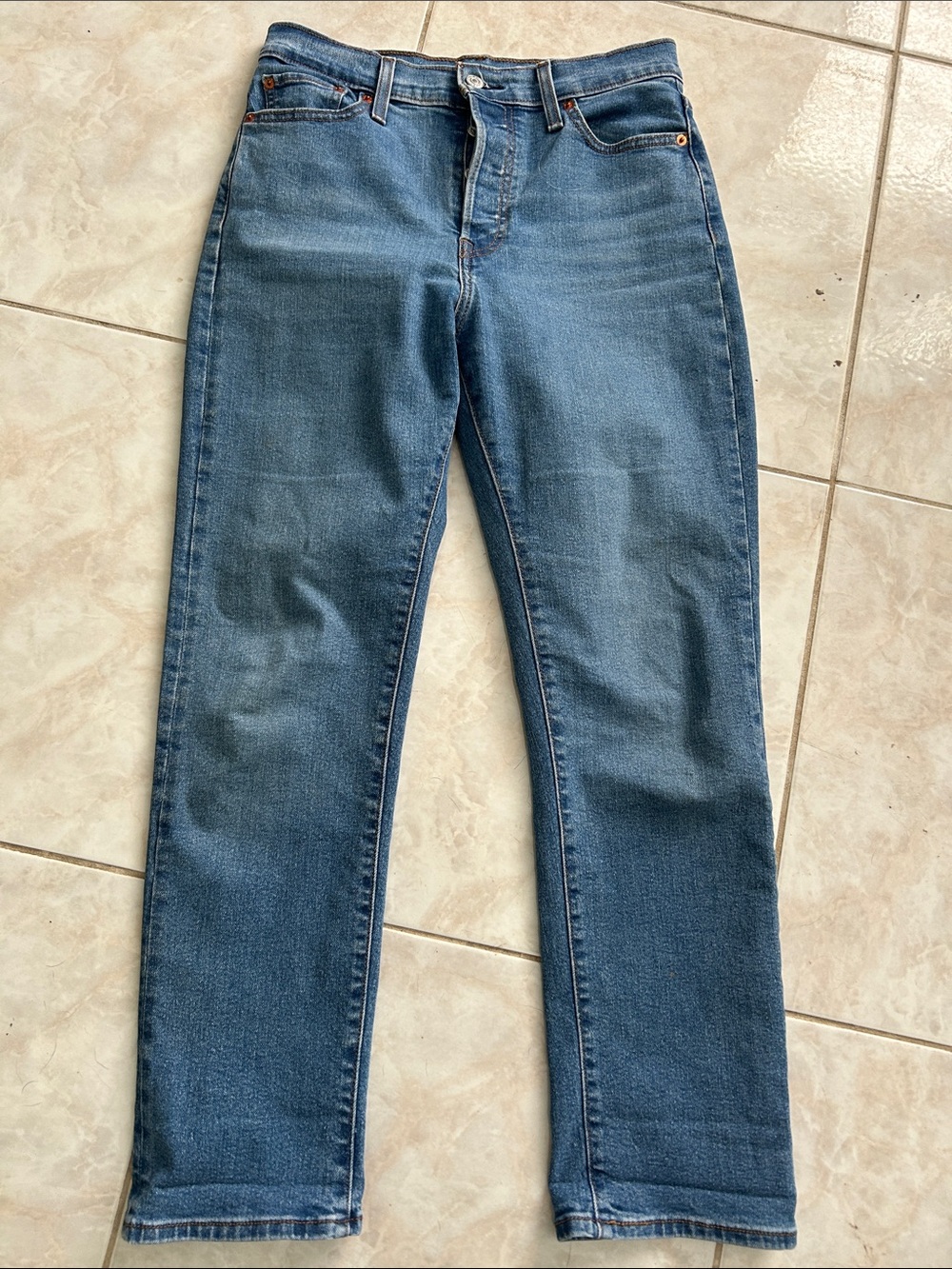 Levi’s wedgie straight button-down jeans.  Size 29